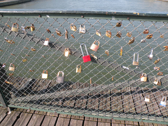  cadenas porte-bonheur, Pont des Arts